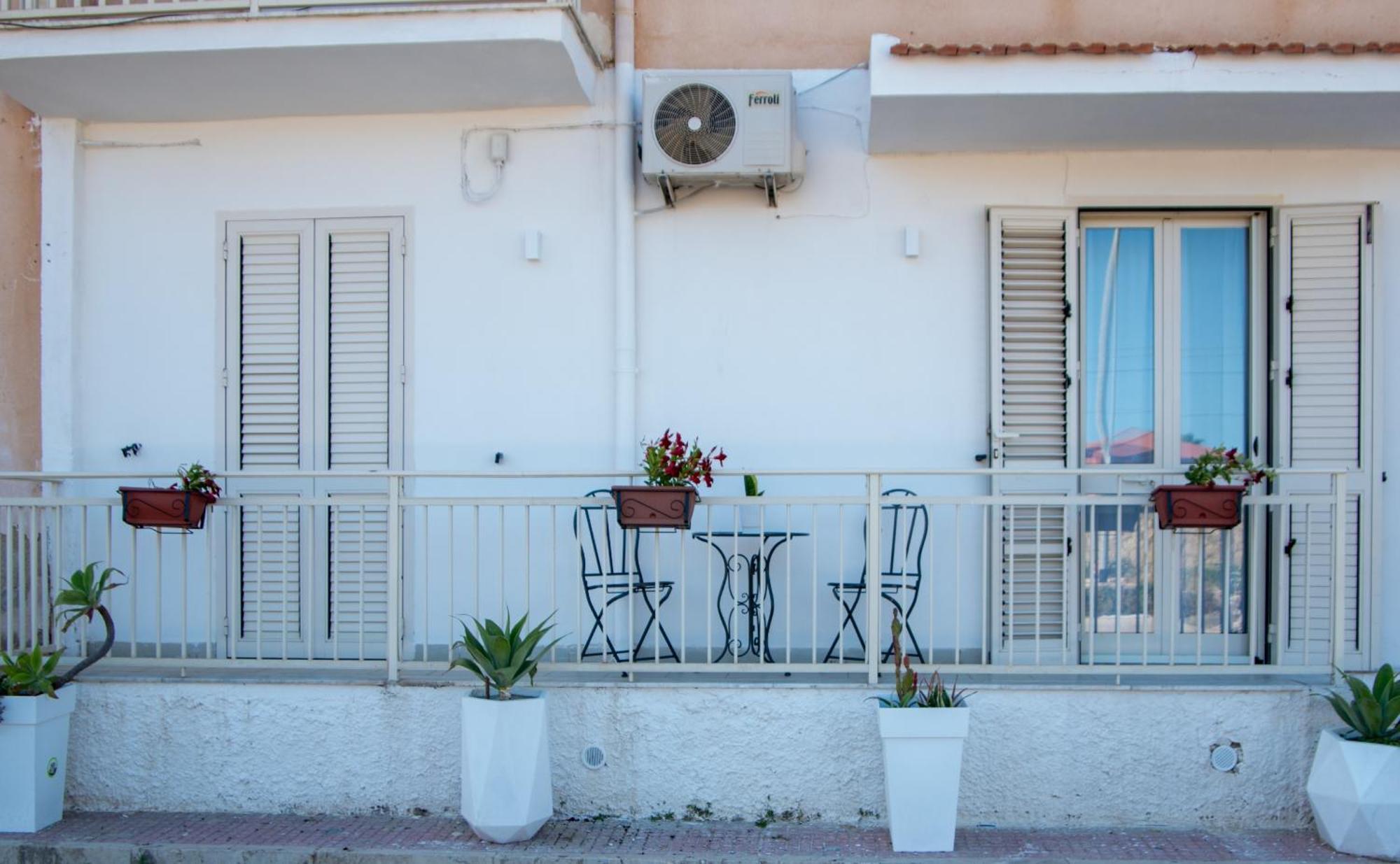 פורטו אמפדוקלה Casa Vacanze La Casetta Di Zinu' מראה חיצוני תמונה